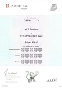 劍橋 Pre-A1 Starters 證書,滿分 15 盾牌,由岑英美語學生獲得。